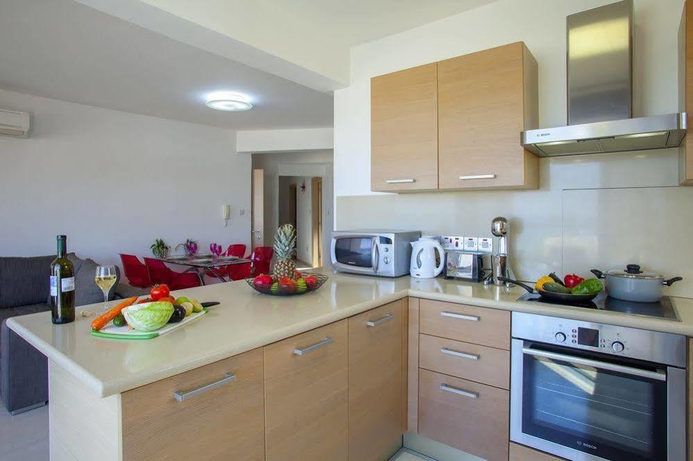 Fig Tree Bay Apartments プロタラス エクステリア 写真